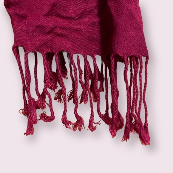 Maroon Scarf with Tassels - Picture 2 of 3